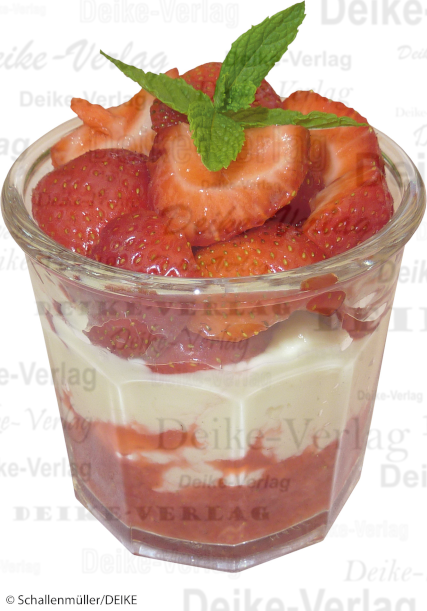 Creme mit beschwipsten Erdbeeren